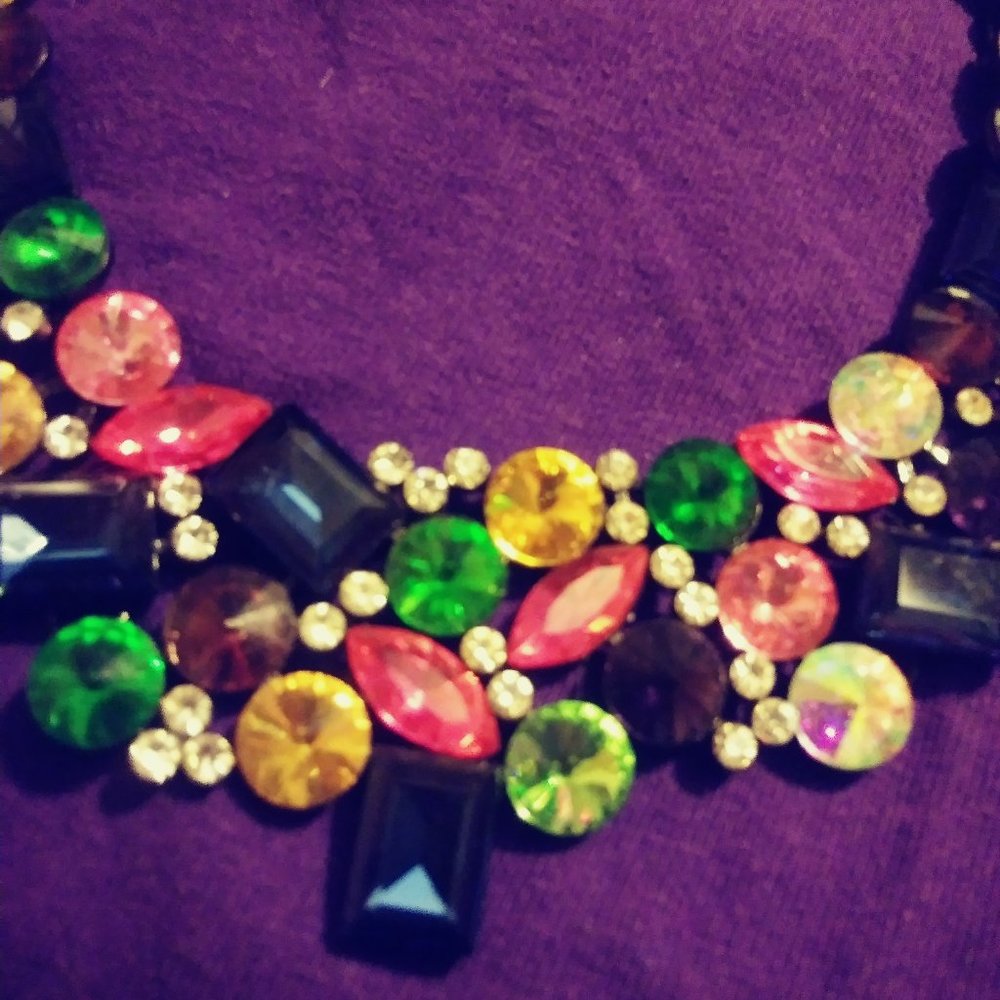 Colorful statement necklace - Picture 9 of 10